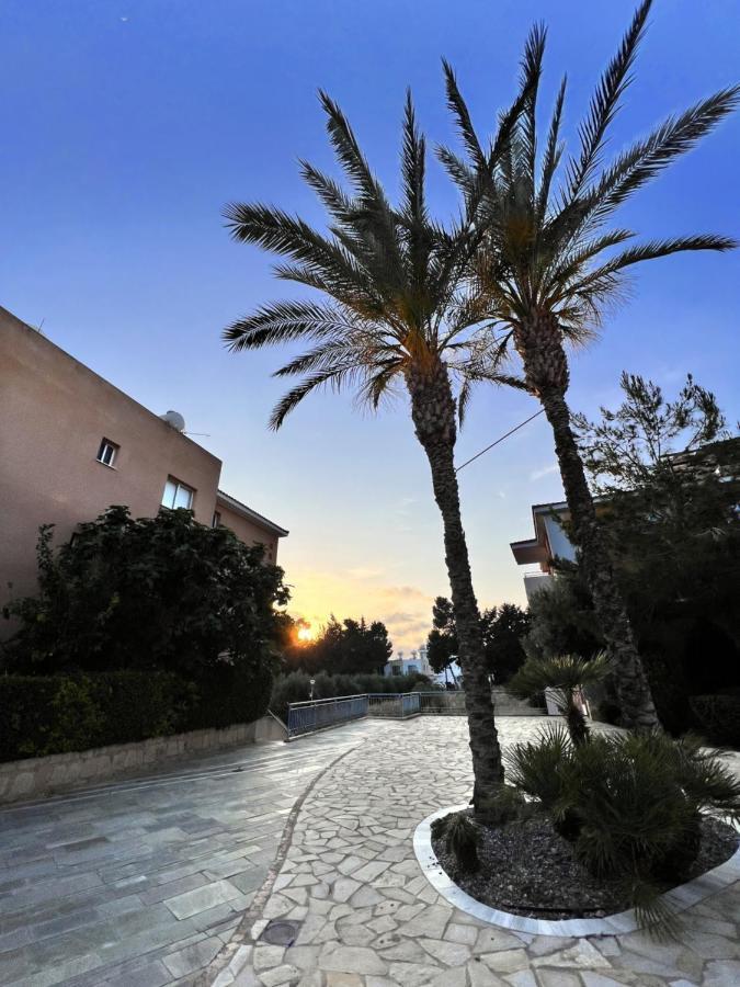 Iris Village Paphos Esterno foto