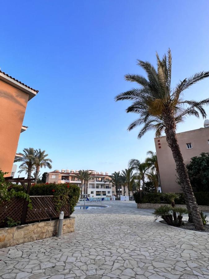 Iris Village Paphos Esterno foto