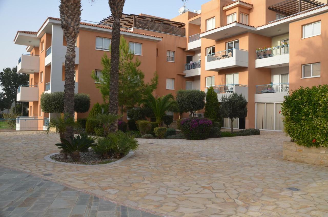 Iris Village Paphos Esterno foto