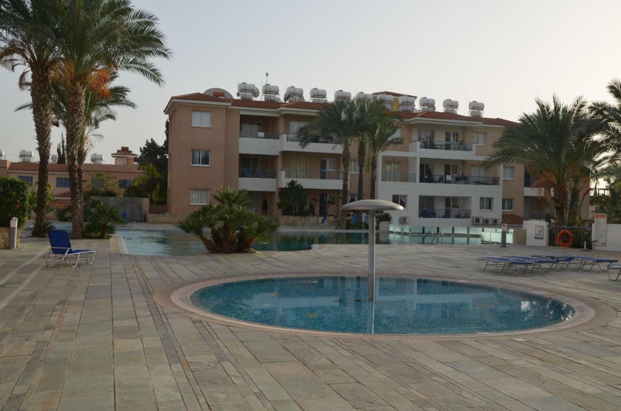 Iris Village Paphos Esterno foto